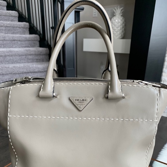 SOLDā¼ļøAuthentic Prada Handbag with shoulder strap - Picture 4 of 15